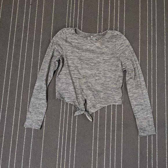 long sleeve tops with tie fron from american eagle - Picture 3 of 5